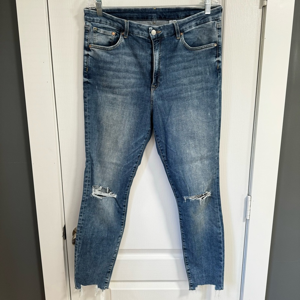 H&M Woman’s Super Skinny High Waisted Ripped Jeans Size 33 Excellent Condition